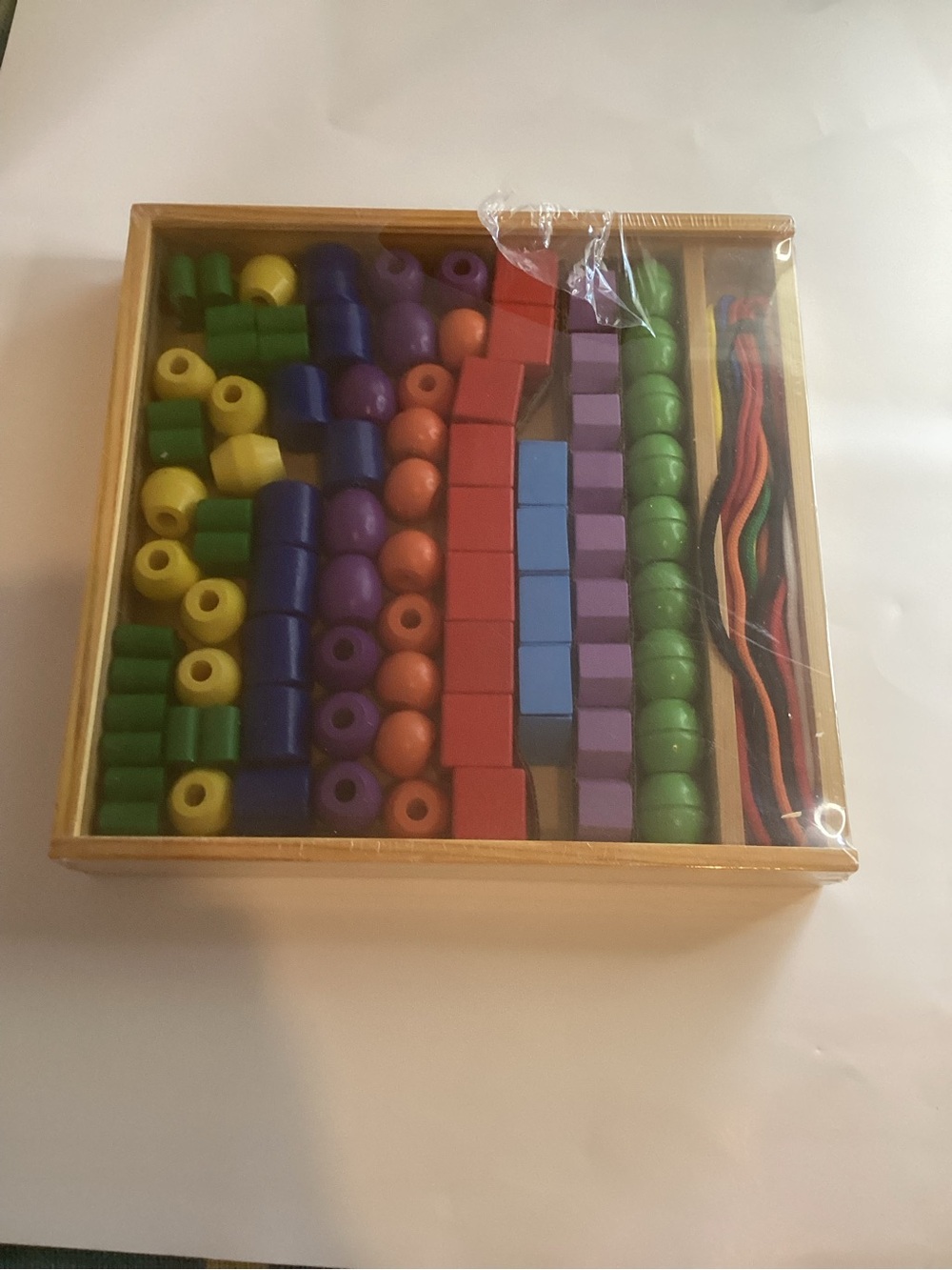 New Melissa & Doug  Wooden Primary Lacing Beads Large Hand painted With Laces